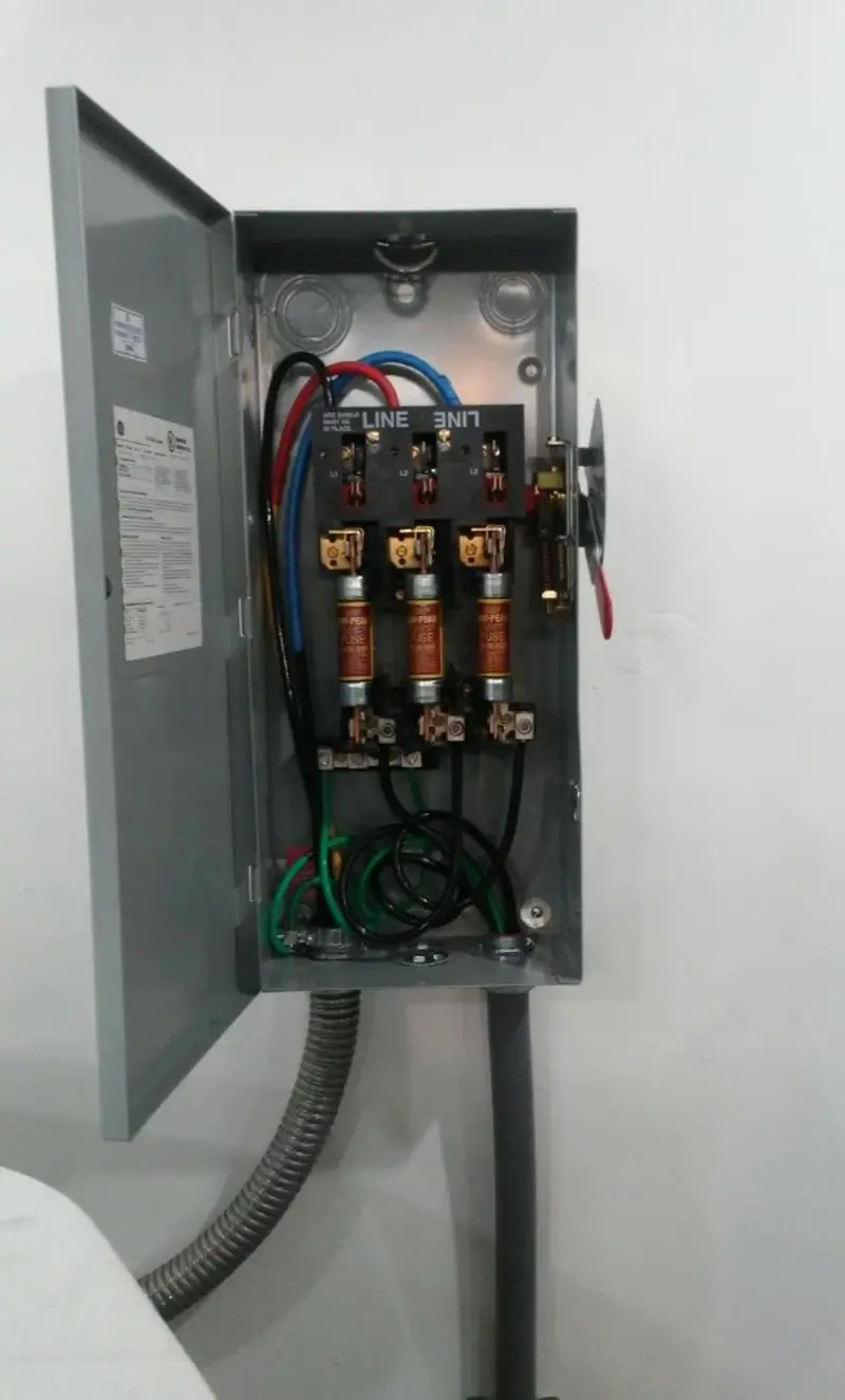 Three-phase disconnect switch installed for Smoke Detector Installation in Robins