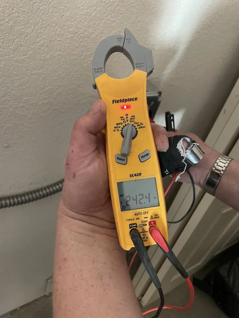 Voltage testing with clamp meter during Aluminum Wiring Replacement in Robins